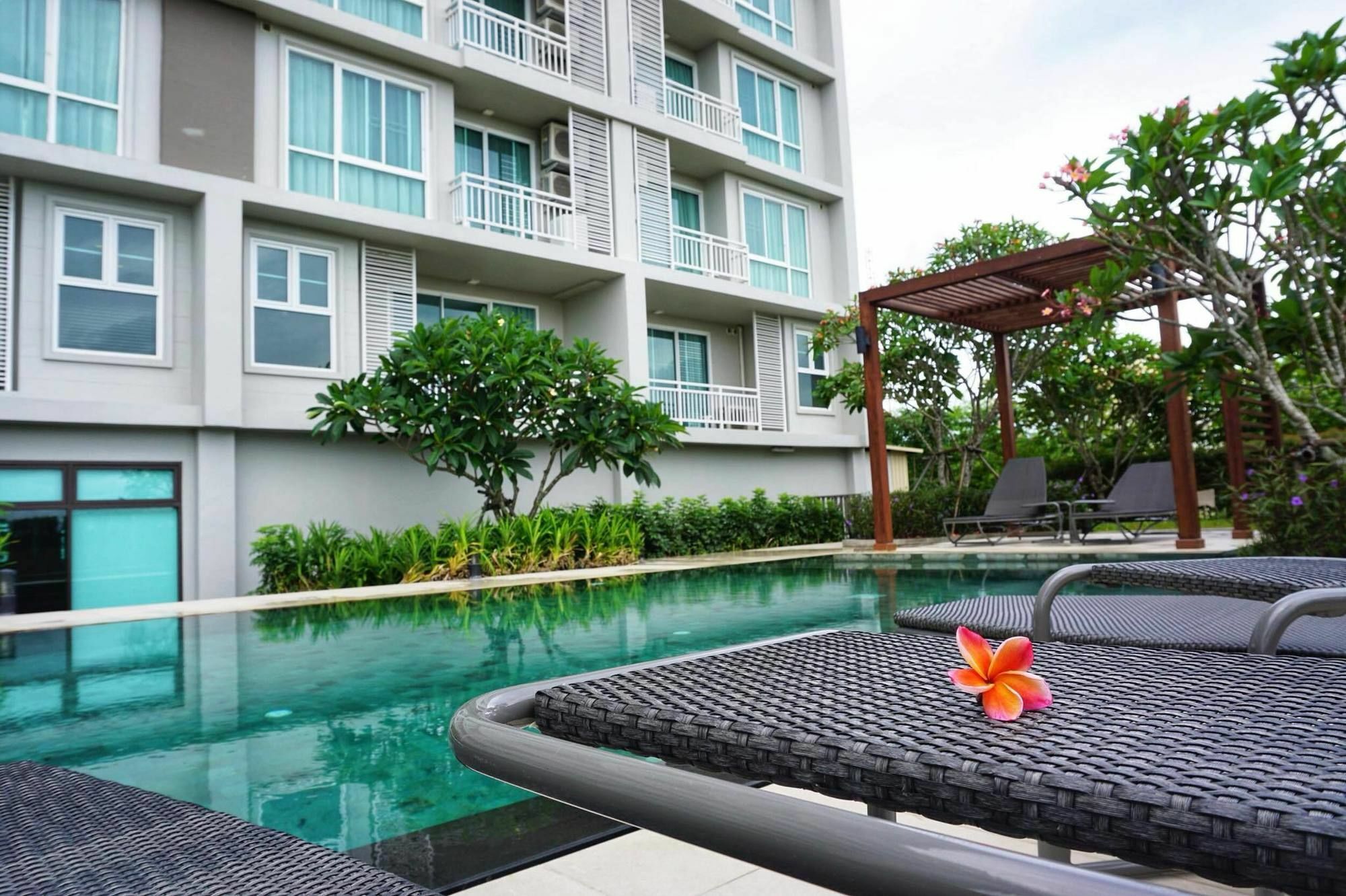 The Garden 304 Hotel Si Maha Phot Buitenkant foto